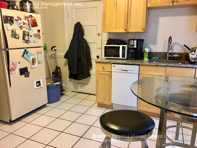 91 Wallingford Rd unit 3, Brighton, MA 02135 - photo 3