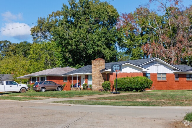 Brick-accented ranch homes appear frequently in Mooretown and Hollywood Heights.