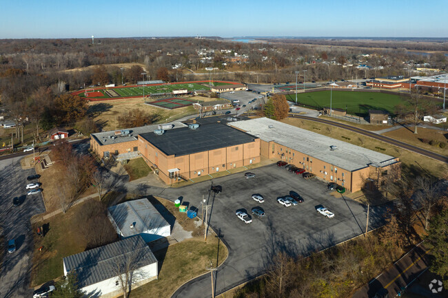Windsor Middle School has a B- rating on Niche.