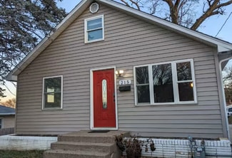215 15th St, Silvis, IL 61282