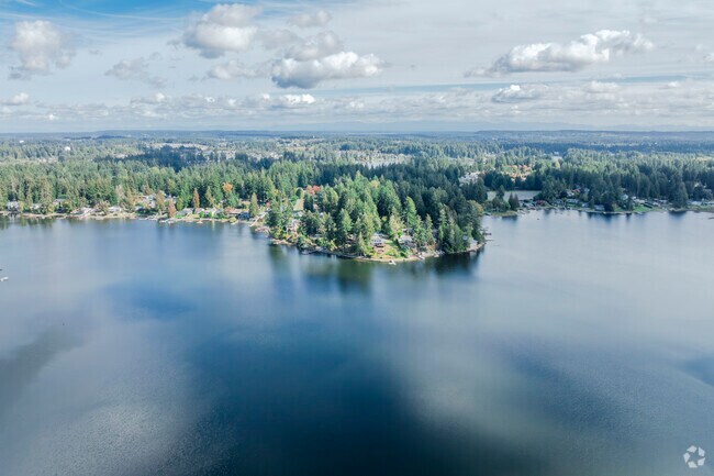Hicks Lake is a 160 acres lake popular for kayaking, fishing, and boating in Lacey WA.