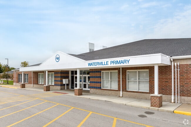 Waterville Primary School offers small class sizes and a nurturing academic environment.