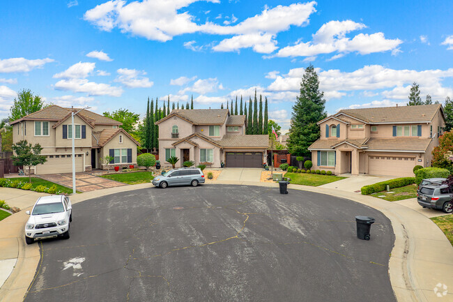 Row of Craftsman style homes sit peacefully in this Harding Roseville cul-da-sac.