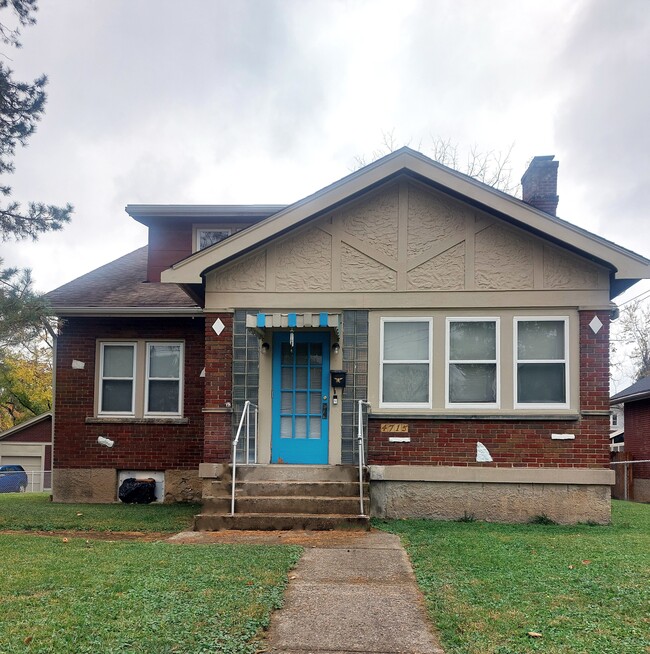 4715 Mathis St, Cincinnati, OH 45227