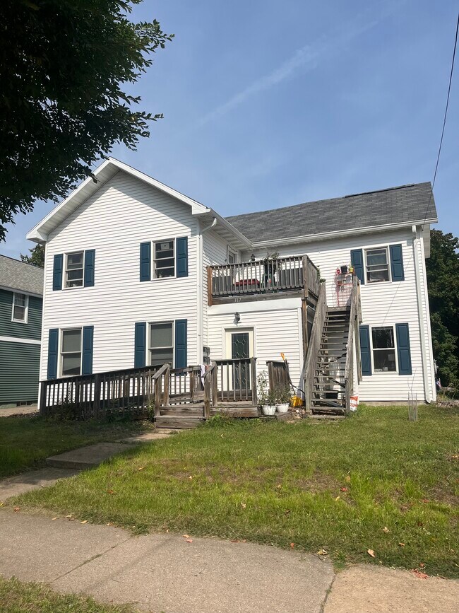 317 E Arch St Unit 2, Marquette, MI 49855