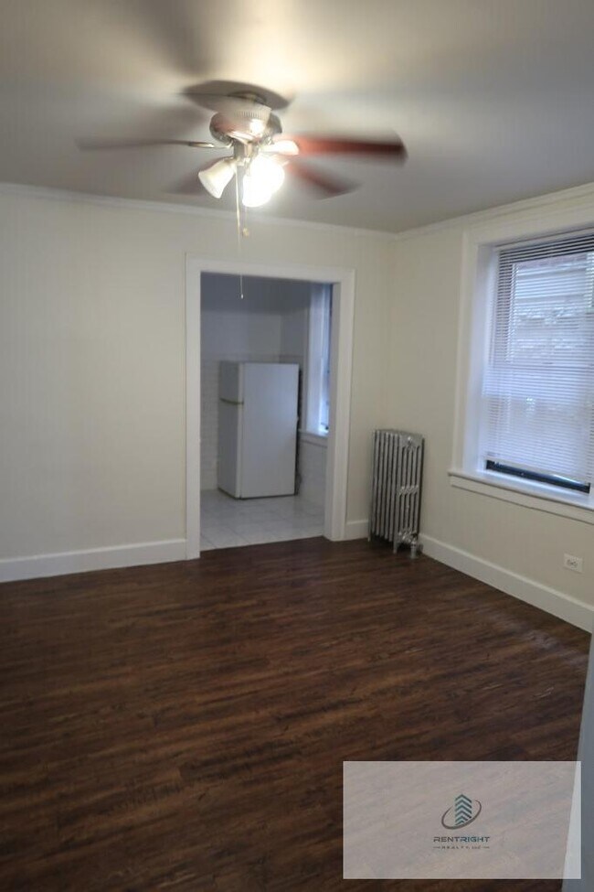 4236 N Broadway unit 4236-303, Chicago, IL 60613 - photo 5