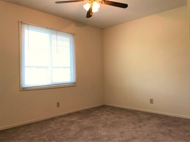 2017 NW Hickory Ln unit 10, Ankeny, IA 50023 - photo 4