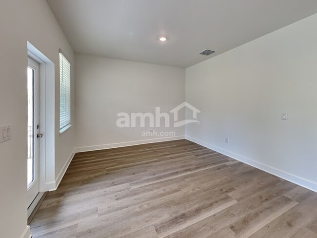 37809 Dusty Saddle Ln, Zephyrhills, FL 33541 - photo 4