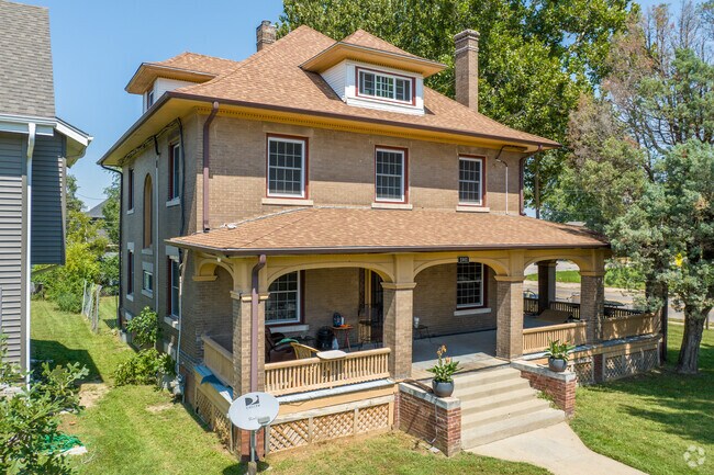 Well-preserved American Foursquare homes are a hallmark of E R Danner.