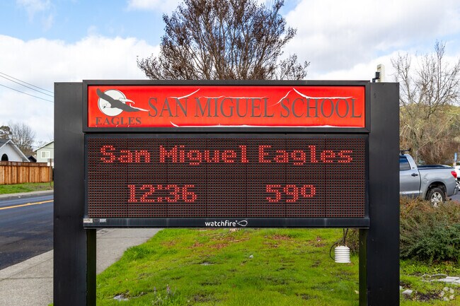 Great Schools rates San Miguel Elementary School at a 6.