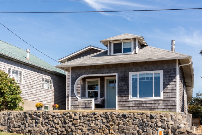 You can find quaint and unique style homes throughout the Nye Beach neighborhood.