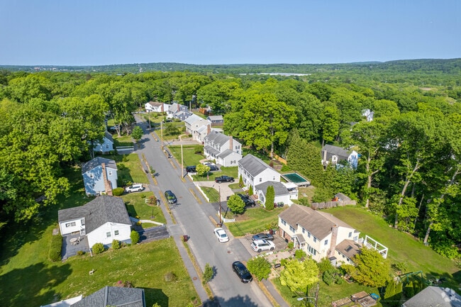 Rows of homes along Westchester Cir in Manor.