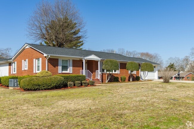 Ranch homes are another popular style in the city of Russellville.