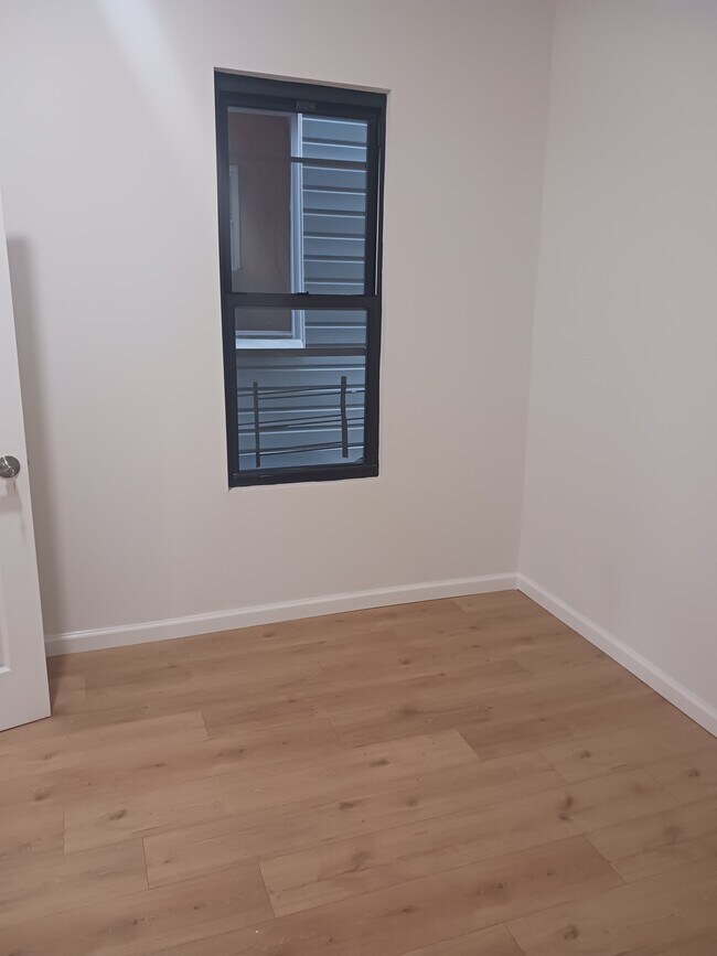 217 Stanley Ave unit 2, Staten Island, NY 10301 - photo 3