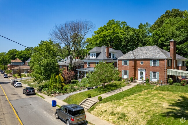 Ben Avon offers huge American foursquare houses that is perfect for a growing family.