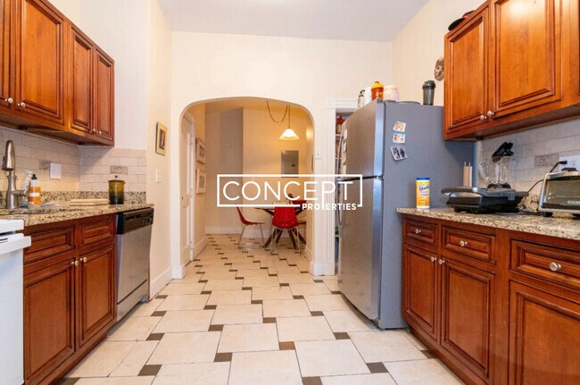 18 Euston St unit 1, Brookline, MA 02446 - photo 4