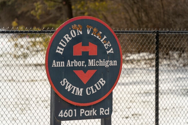 Huron Valley Swim Club near Jackson offers pools and tennis.