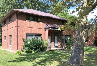 1141 Saxe Ave, Cuyahoga Falls, OH 44221