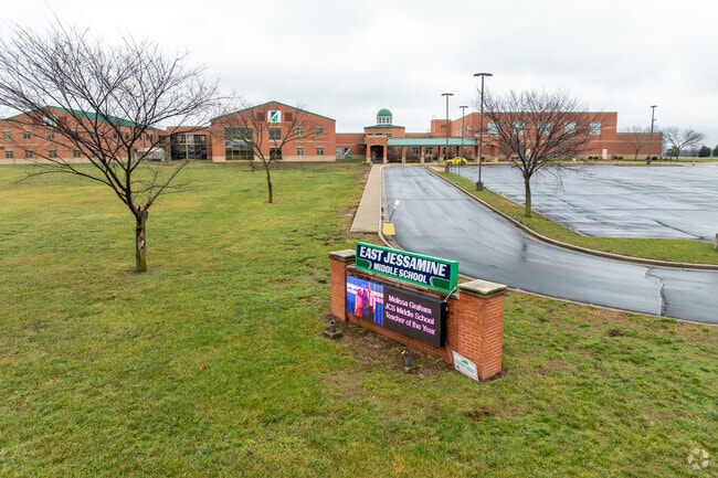 The student population of East Jessamine Middle School is 930 and the school serves 6-8.