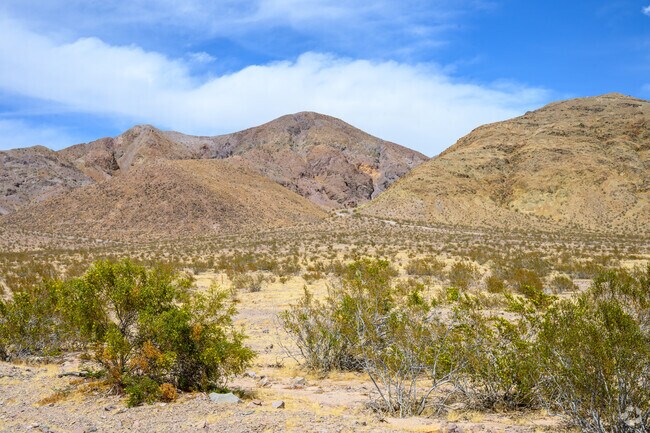 Yermo has breathtaking views of the rolling Calico Mountains.