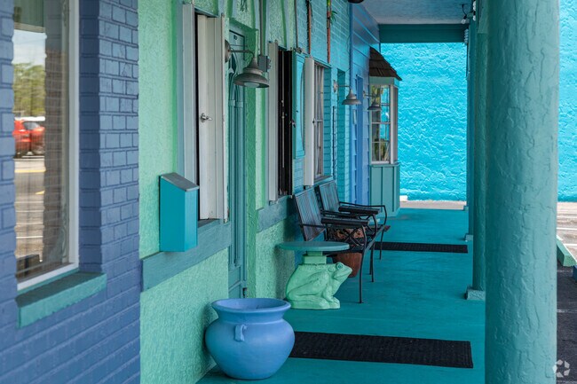 Many Bonita Shores retail shops feature bright colors inspired by the vibrant Gulf waters.
