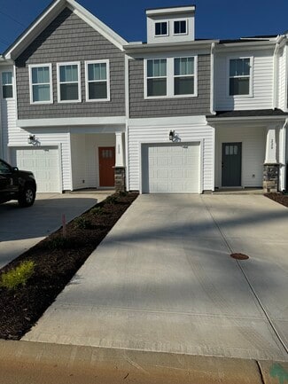 220 Marston Ln, Greenville, SC 29611