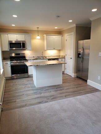 26 Mineral St Unit 2, Ipswich, MA 01938