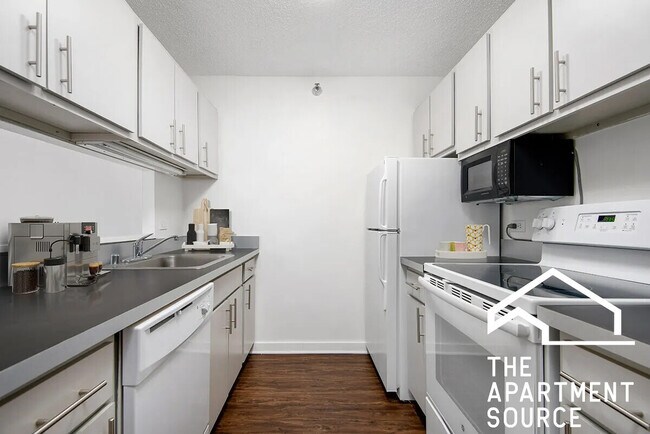 1000 N La Salle Dr unit 507, Chicago, IL 60610 - photo 2