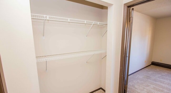 Welcome to 3Falls Apartments - 1 Mo Free with a 13 Mo Lease!, Sioux Falls, SD 57103 - photo 7
