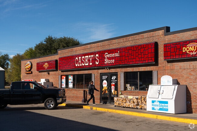 Casey’s General Store provides quick stops in Kingston.