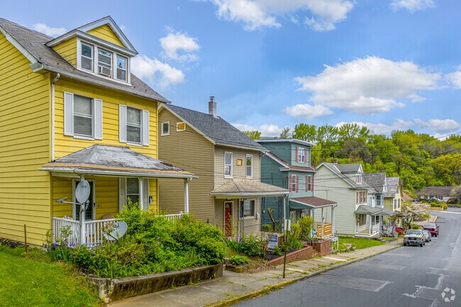 Detached single family rowhomes line the streets of the West Easton neighborhood.