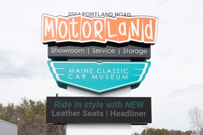 Maine Classic Car Museum displays classic cars and hosts community events in Arundel.