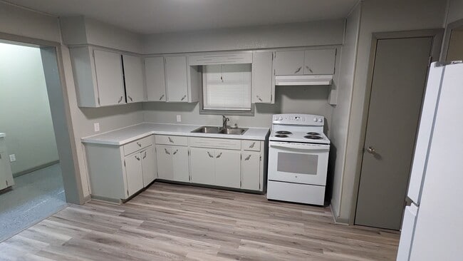 220 Sulphur St, Noel, MO 64854 - photo 3