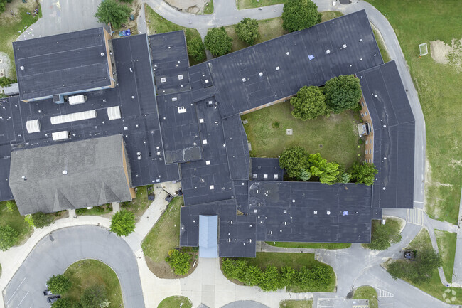 Miller Elementary School sits within Holliston.