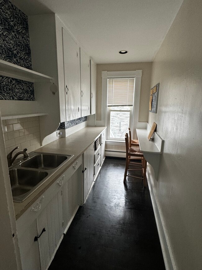 Alley kitchen ext