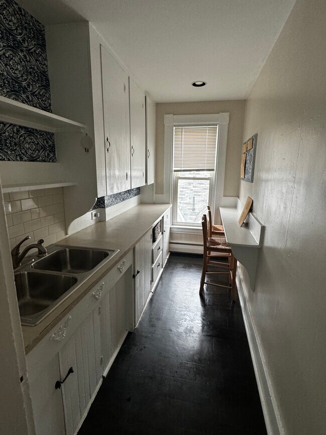 390 Pearl St unit 3rd Floor, Manchester, NH 03104 - photo 6