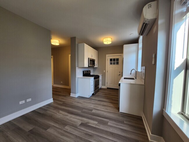 3931 N Janssen Ave unit 3, Chicago, IL 60613 - photo 2