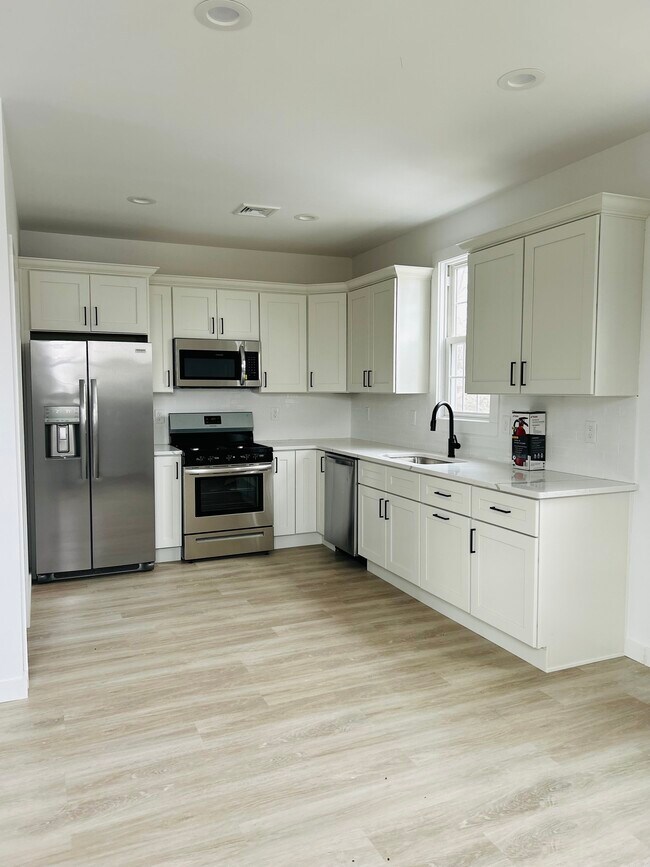 24 Elmwood Ave Unit 24 Elmwood Ave Apt 2, Edison, NJ 08837