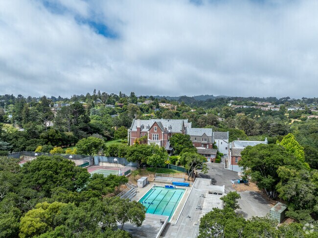 Mercy High School empowers students with diverse programs.