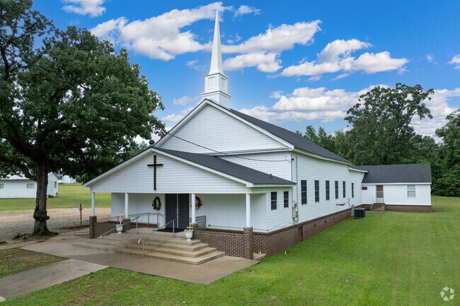 Salem Baptist Church sits near the heart of Mot-Carterville, serving as a community hub.