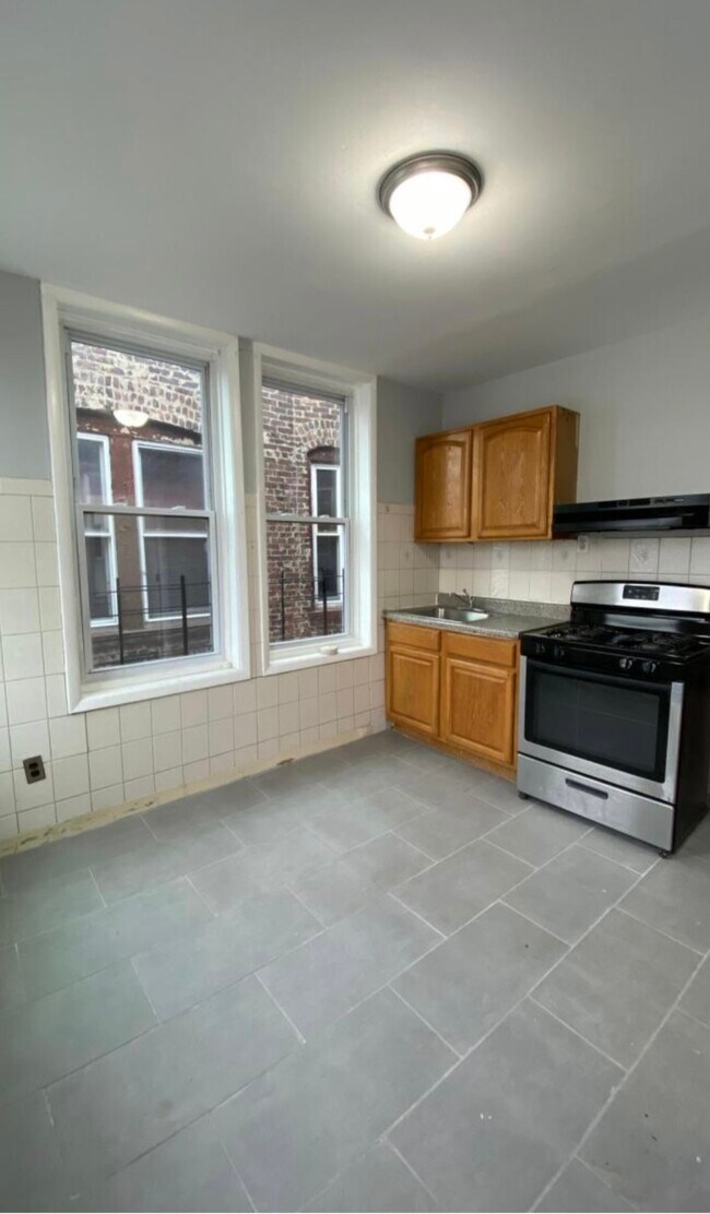1203 Broad St 11