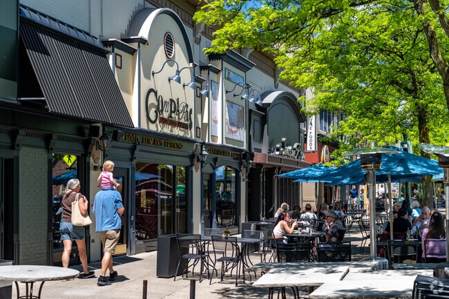 Enjoy eating outdoors at one of Plymouth's several dozen locally-owned restaurants.