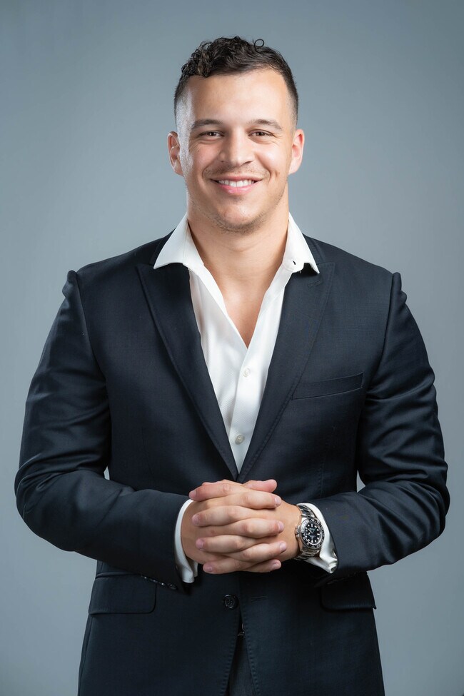 Agent Photo