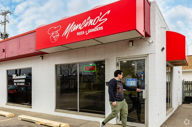 Mancino's has been making Pleasant Grove's pizza of choice since the 90s.