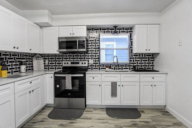 1422 Dauphin Ln unit ID1094223P, Orlando, FL 32803 - photo 7