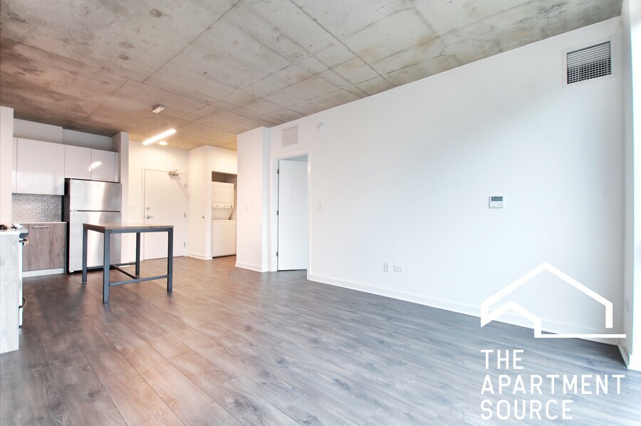 1722 W Roscoe St unit 507, Chicago, IL 60657 - photo 1