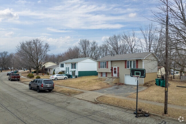 Split level homes with driveways are a common sight in Camelot, IL.
