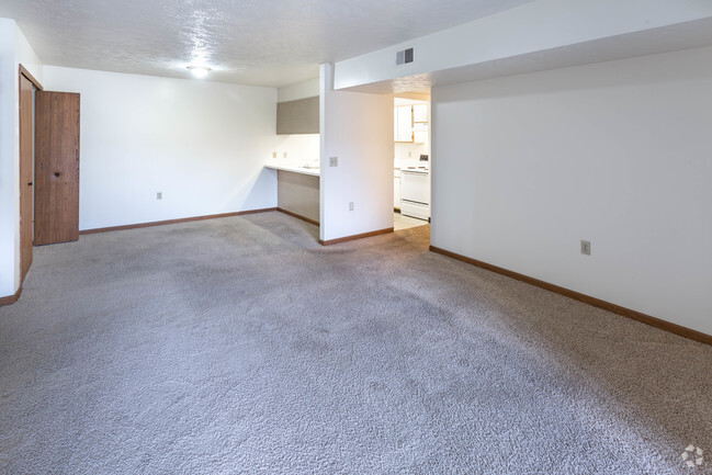 2 BR, 1 BA - 950 SF