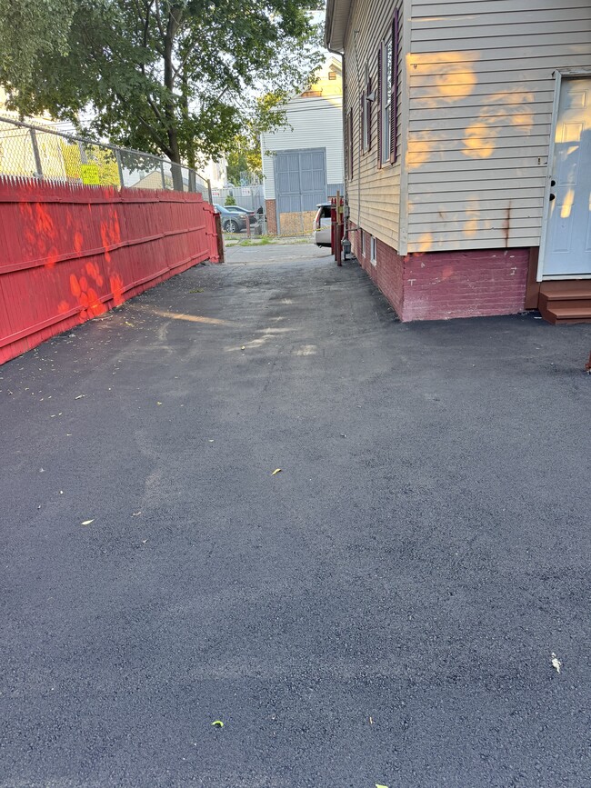 211 Oxford St unit 1st floor apt, Providence, RI 02905 - photo 3