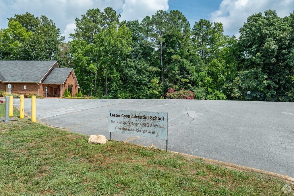 Lester Coon Adventist is a private school in Collgedale.